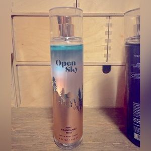 🎉 3 for $25 Bath and body works open sky